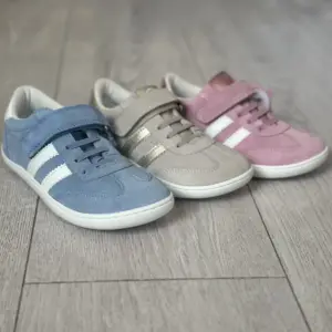Barefoot niños (1)