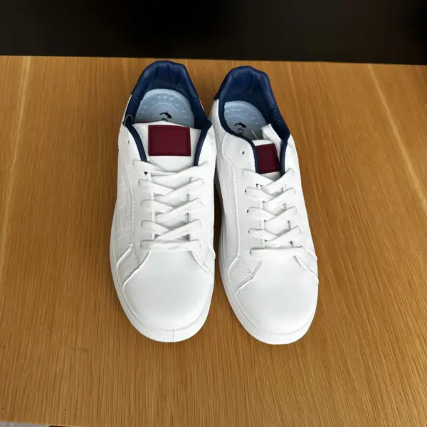 Deportivo hombre blanco (5)
