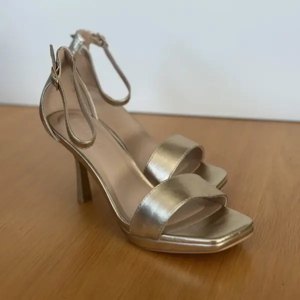 Sandalia tacón dorado (3)
